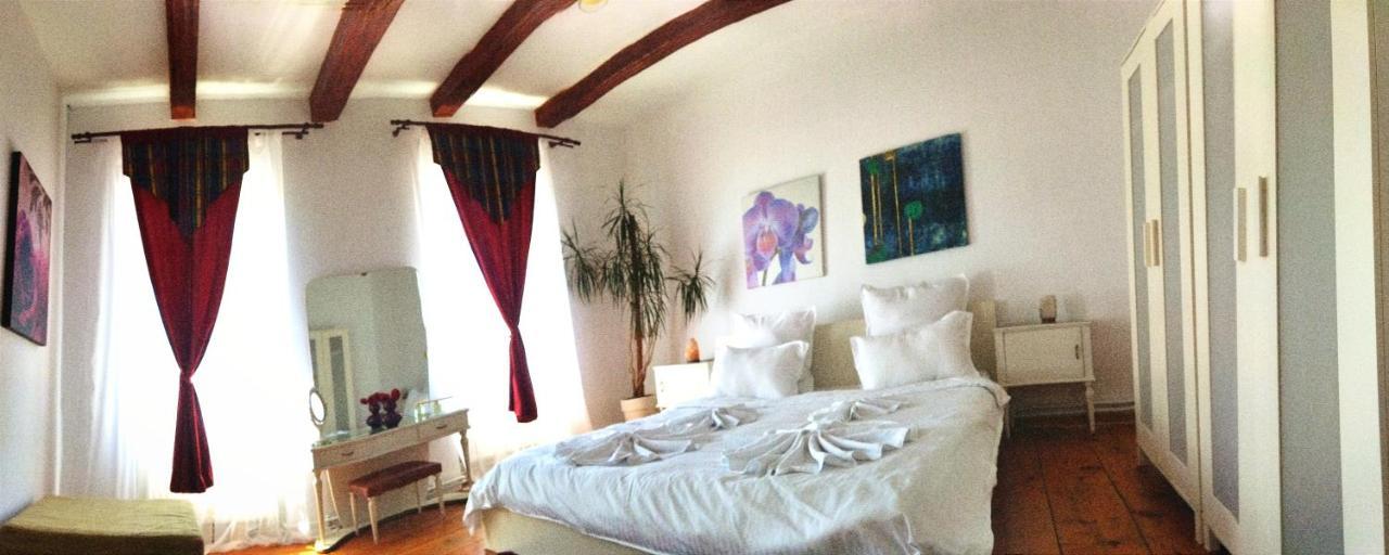Casa Din Coltul Cetatii Hărman Exterior foto